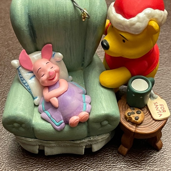Hallmark Winnie the Pooh collection. - Picture 6 of 8